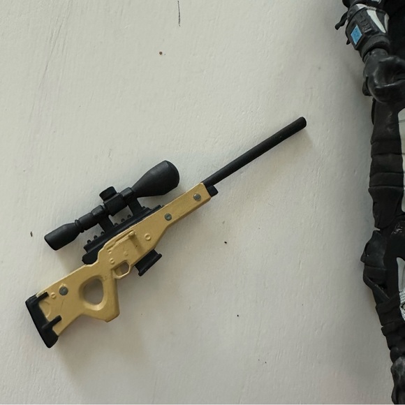 Fortnite Skull Trooper 7" and Gun Posable Action Figure Join - Picture 4 of 6